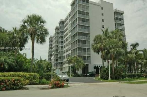 For Rent: $4,200 (2 beds, 2 baths, 1335 Square Feet)