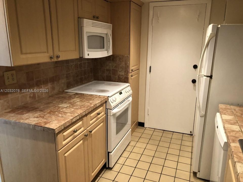 For Rent: $4,200 (2 beds, 2 baths, 1335 Square Feet)