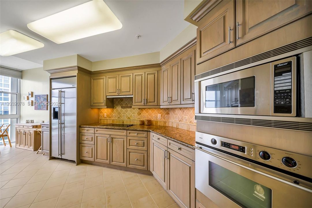 For Rent: $8,900 (3 beds, 3 baths, 2291 Square Feet)