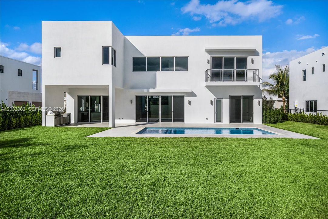 For Sale: $2,550,000 (5 beds, 5 baths, 3810 Square Feet)