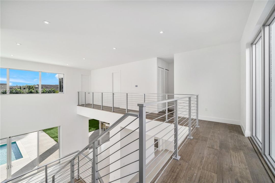 For Sale: $2,550,000 (5 beds, 5 baths, 3810 Square Feet)