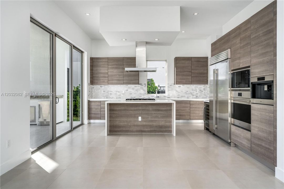 For Sale: $2,550,000 (5 beds, 5 baths, 3810 Square Feet)