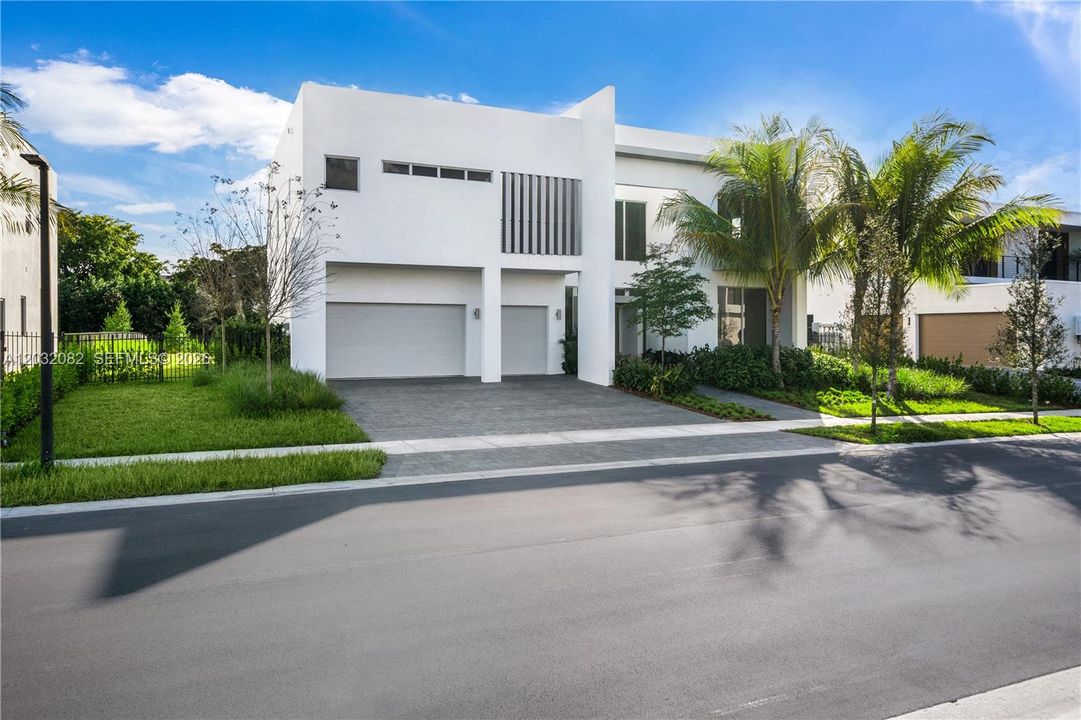 For Sale: $2,550,000 (5 beds, 5 baths, 3810 Square Feet)