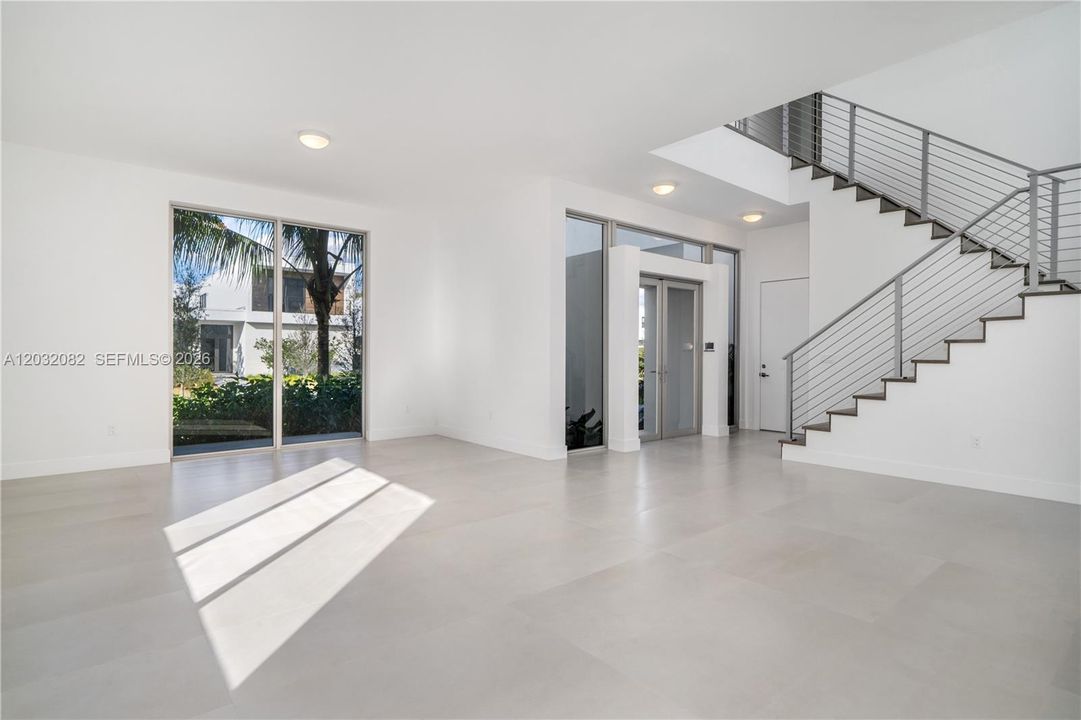 For Sale: $2,550,000 (5 beds, 5 baths, 3810 Square Feet)