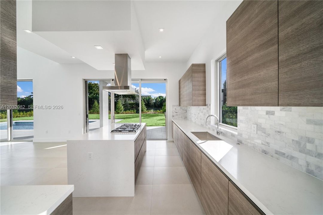For Sale: $2,550,000 (5 beds, 5 baths, 3810 Square Feet)