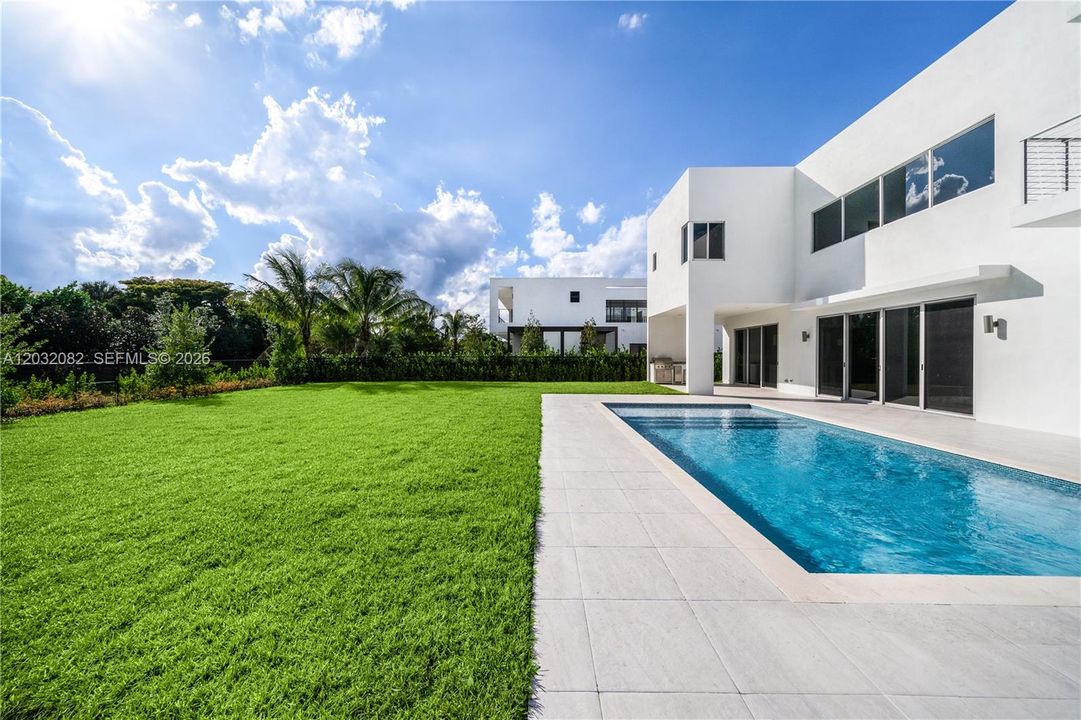 For Sale: $2,550,000 (5 beds, 5 baths, 3810 Square Feet)