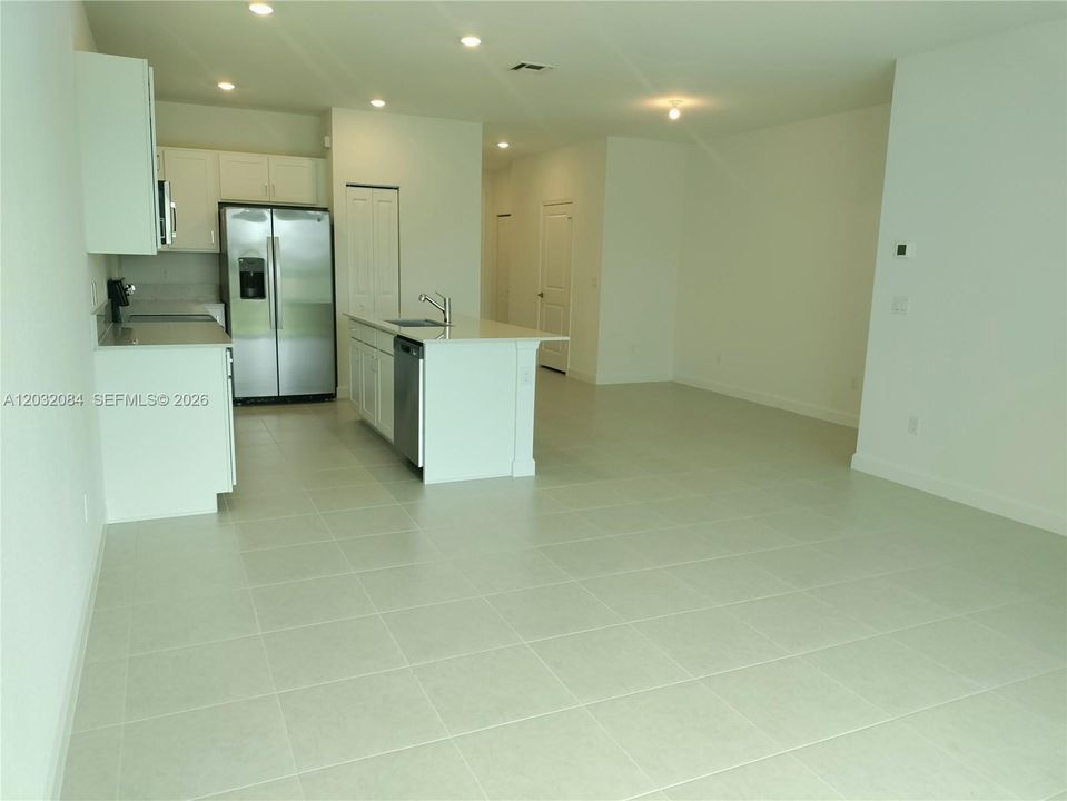 En Renta: $2,400 (3 camas, 2 baños, 1635 Pies cuadrados)