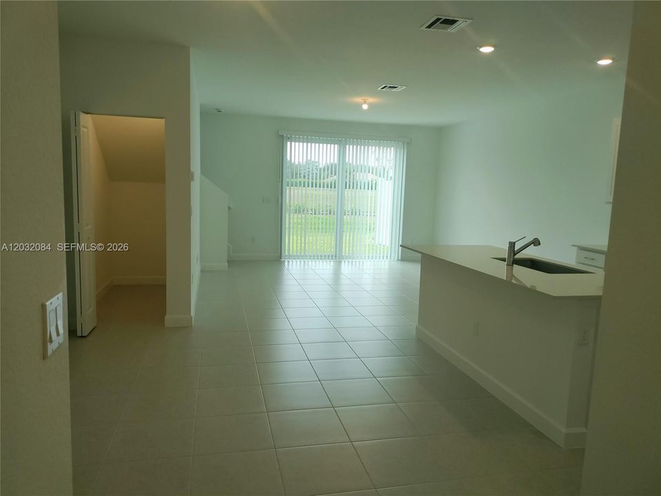 En Renta: $2,400 (3 camas, 2 baños, 1635 Pies cuadrados)