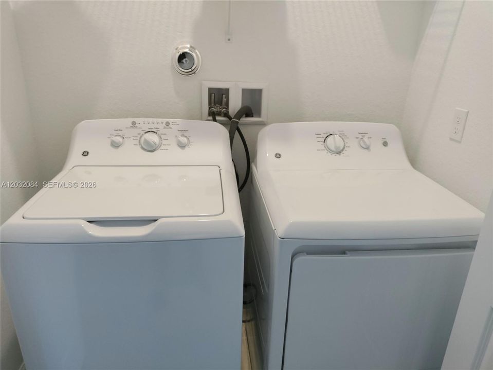 En Renta: $2,400 (3 camas, 2 baños, 1635 Pies cuadrados)
