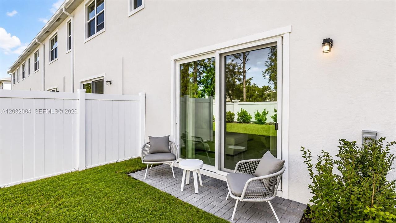 For Rent: $2,350 (3 beds, 2 baths, 1635 Square Feet)