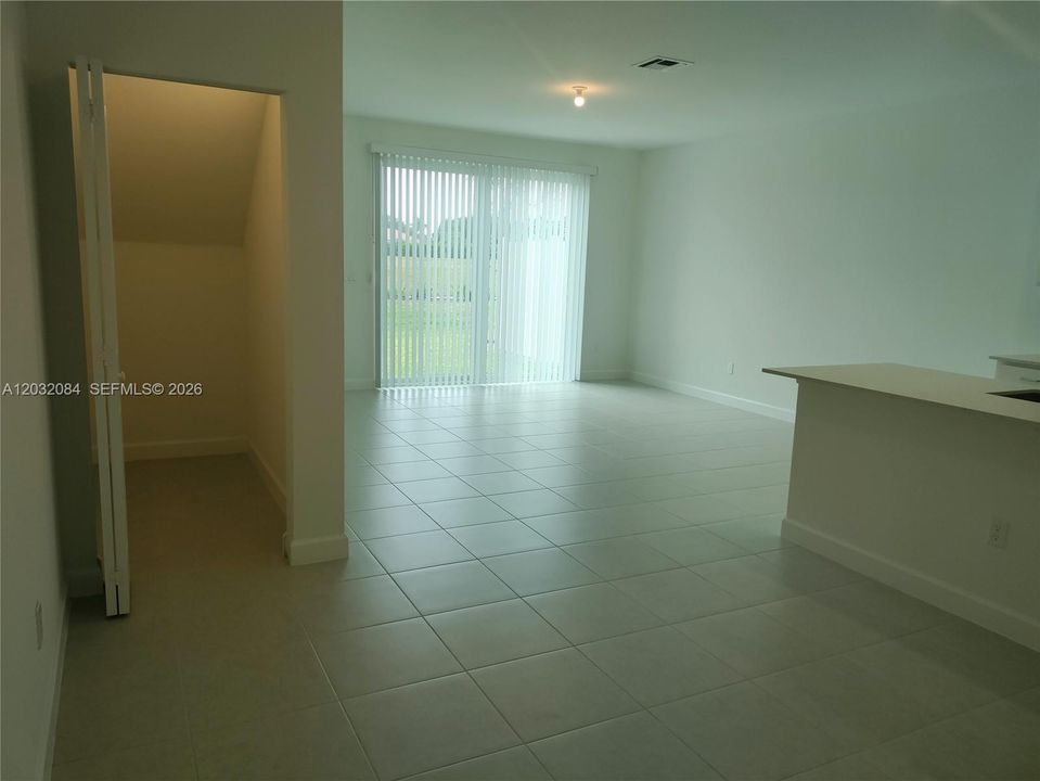 En Renta: $2,400 (3 camas, 2 baños, 1635 Pies cuadrados)