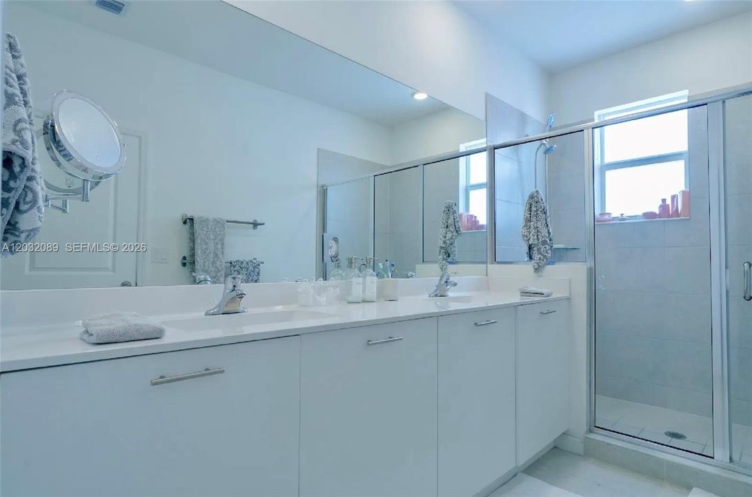 For Sale: $580,000 (3 beds, 2 baths, 1827 Square Feet)
