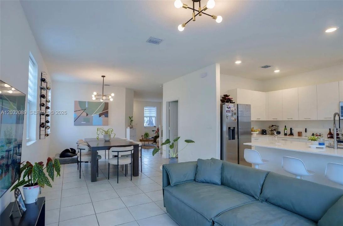 For Sale: $580,000 (3 beds, 2 baths, 1827 Square Feet)