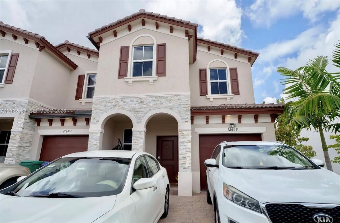 For Sale: $580,000 (3 beds, 2 baths, 1827 Square Feet)
