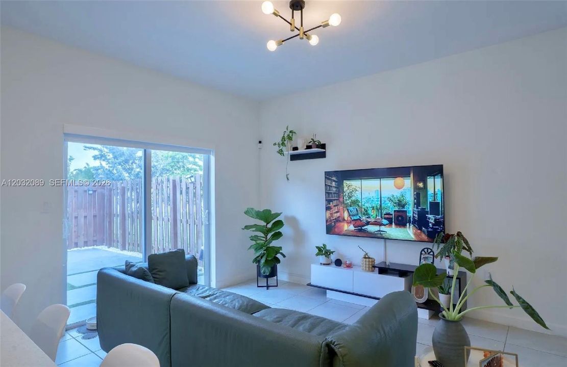 For Sale: $580,000 (3 beds, 2 baths, 1827 Square Feet)