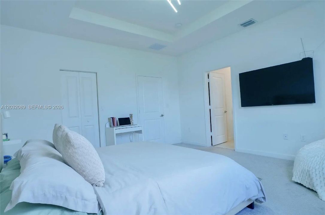 For Sale: $580,000 (3 beds, 2 baths, 1827 Square Feet)