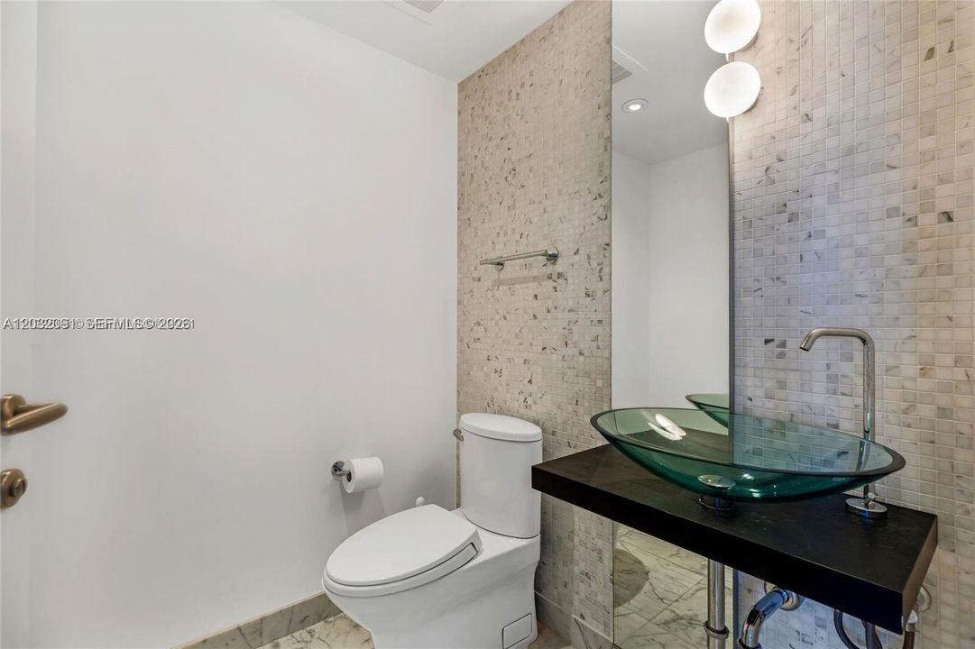 For Rent: $4,000 (1 beds, 1 baths, 799 Square Feet)