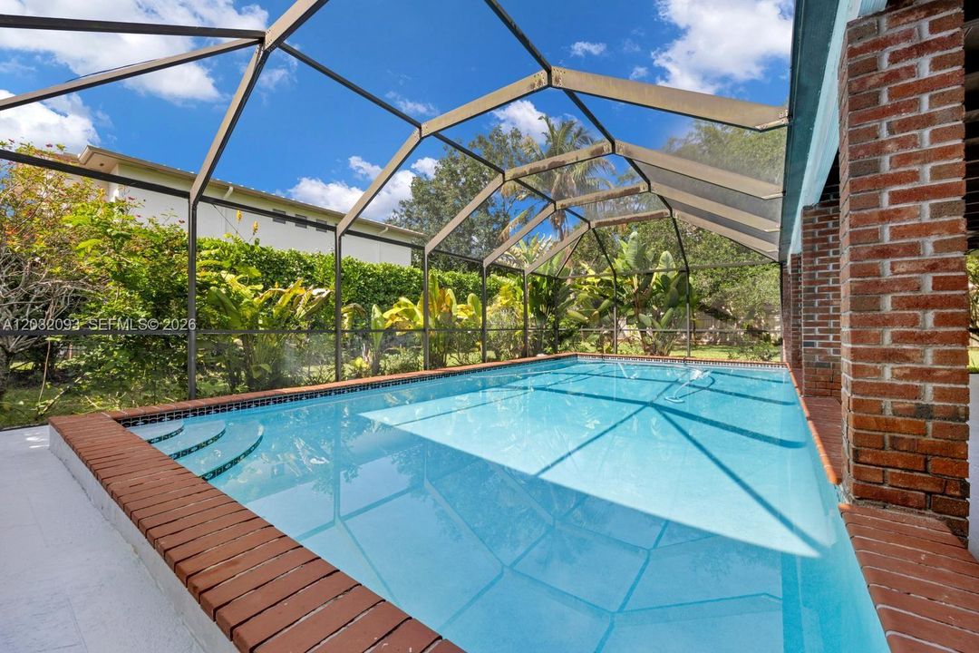 Active With Contract: $5,000 (3 beds, 2 baths, 1459 Square Feet)