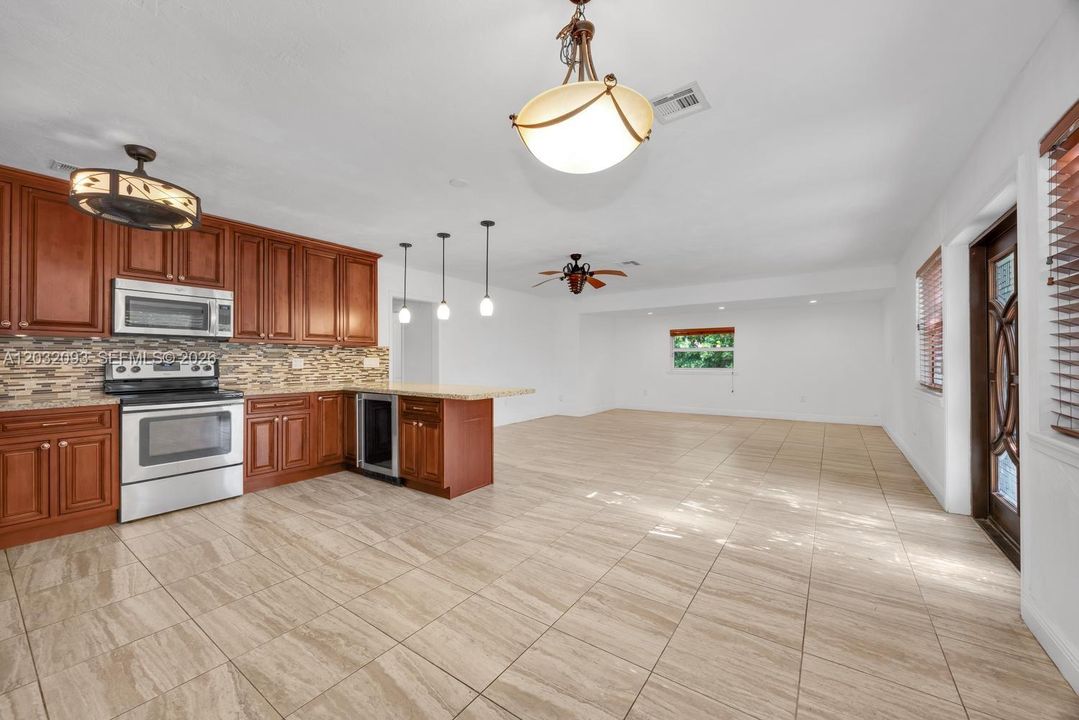 Active With Contract: $5,000 (3 beds, 2 baths, 1459 Square Feet)