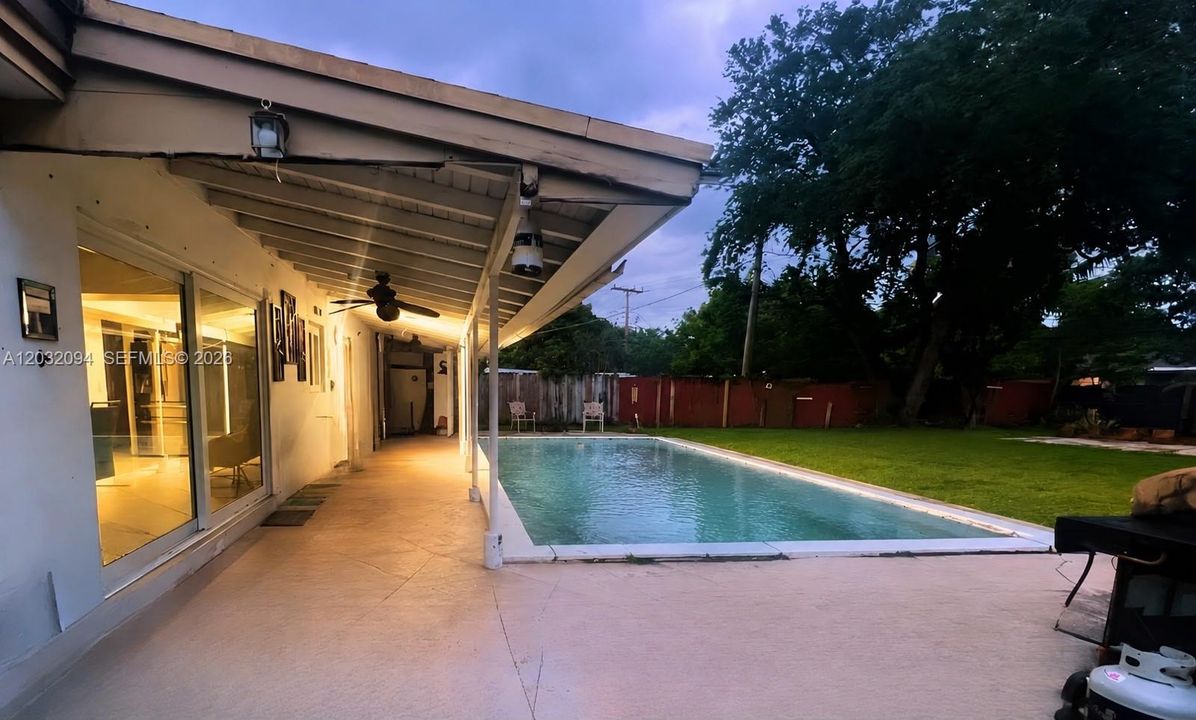 For Sale: $650,000 (3 beds, 2 baths, 1948 Square Feet)