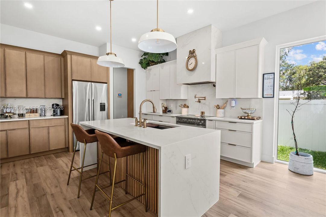 На продажу: $1,299,999 (5 спален, 3 ванн, 0 Квадратных фут)