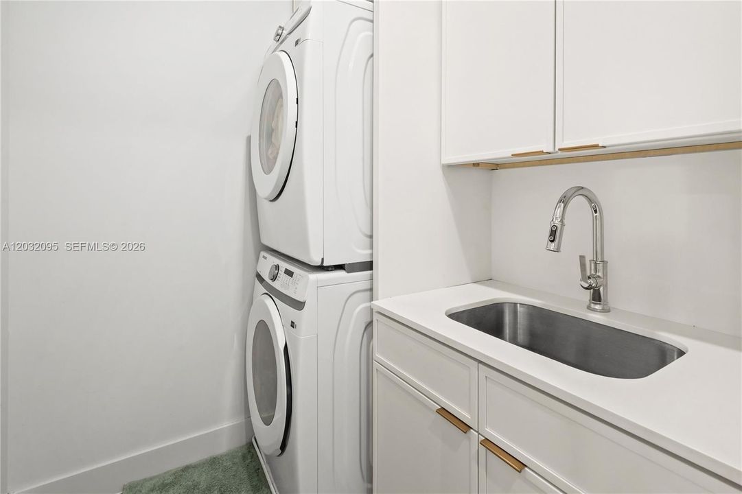 На продажу: $1,299,999 (5 спален, 3 ванн, 0 Квадратных фут)