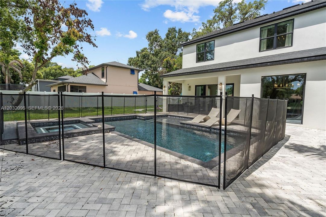 На продажу: $1,299,999 (5 спален, 3 ванн, 0 Квадратных фут)