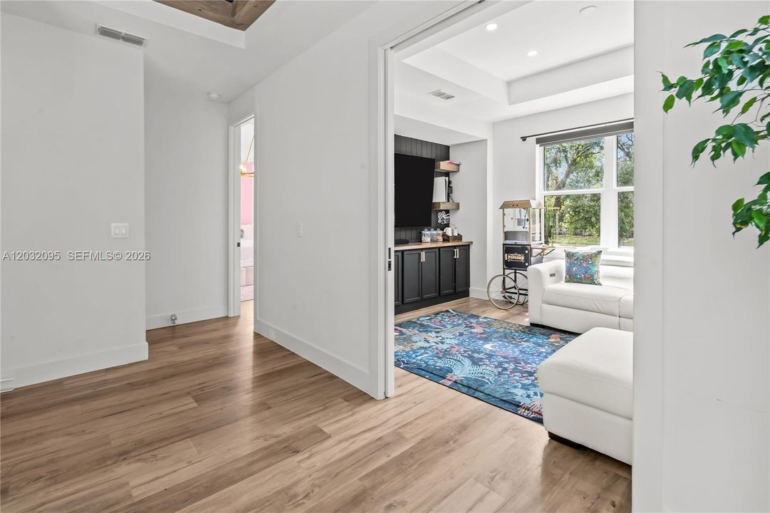 На продажу: $1,299,999 (5 спален, 3 ванн, 0 Квадратных фут)