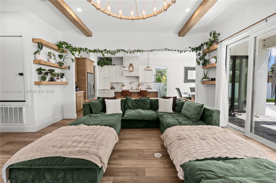 На продажу: $1,299,999 (5 спален, 3 ванн, 0 Квадратных фут)