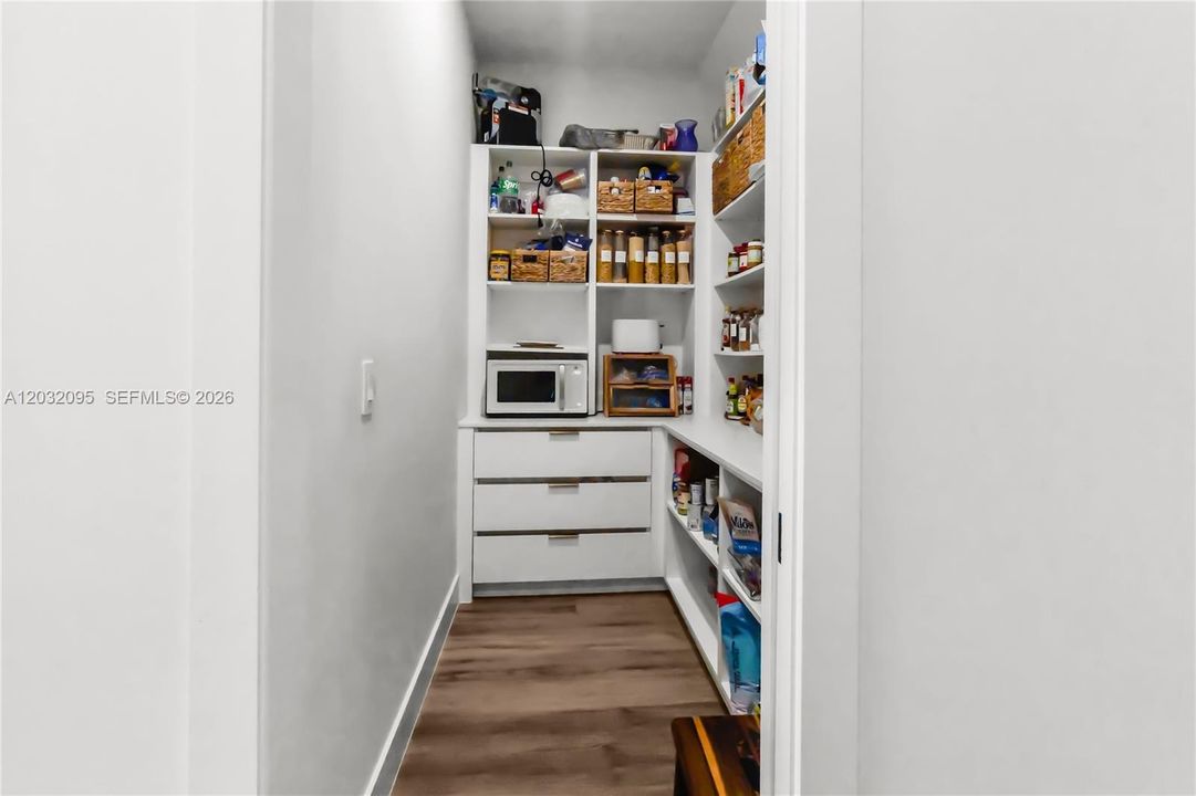 На продажу: $1,299,999 (5 спален, 3 ванн, 0 Квадратных фут)