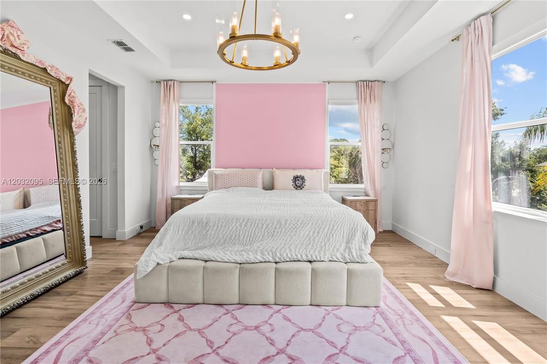 На продажу: $1,299,999 (5 спален, 3 ванн, 0 Квадратных фут)
