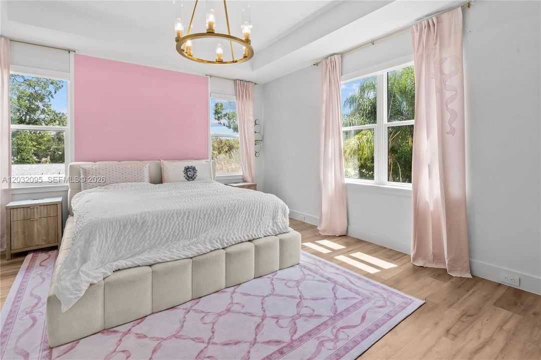 На продажу: $1,299,999 (5 спален, 3 ванн, 0 Квадратных фут)