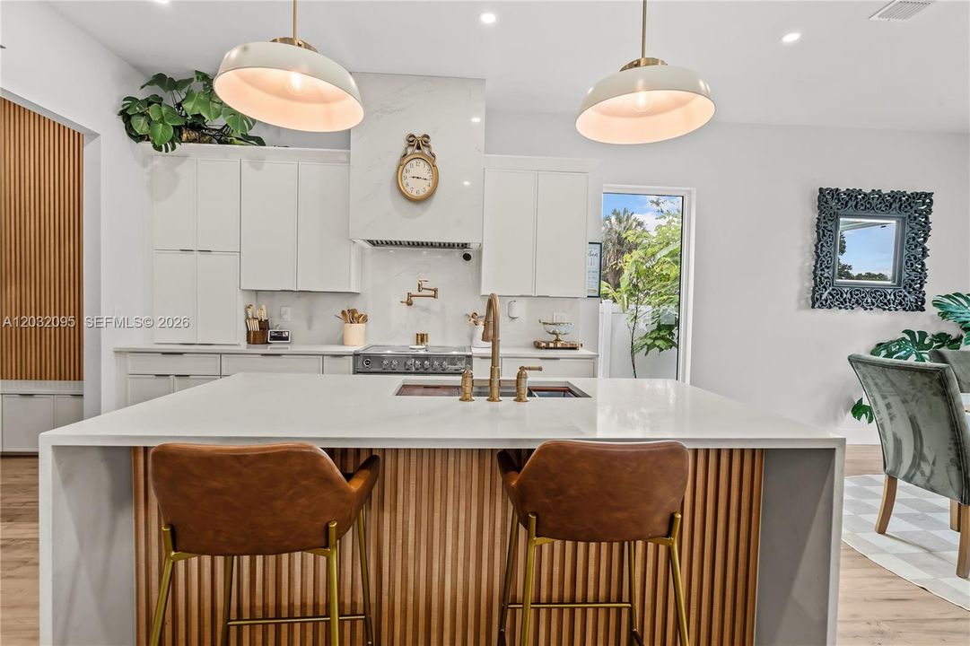 На продажу: $1,299,999 (5 спален, 3 ванн, 0 Квадратных фут)