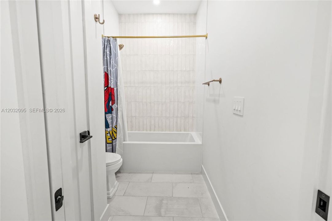 На продажу: $1,299,999 (5 спален, 3 ванн, 0 Квадратных фут)