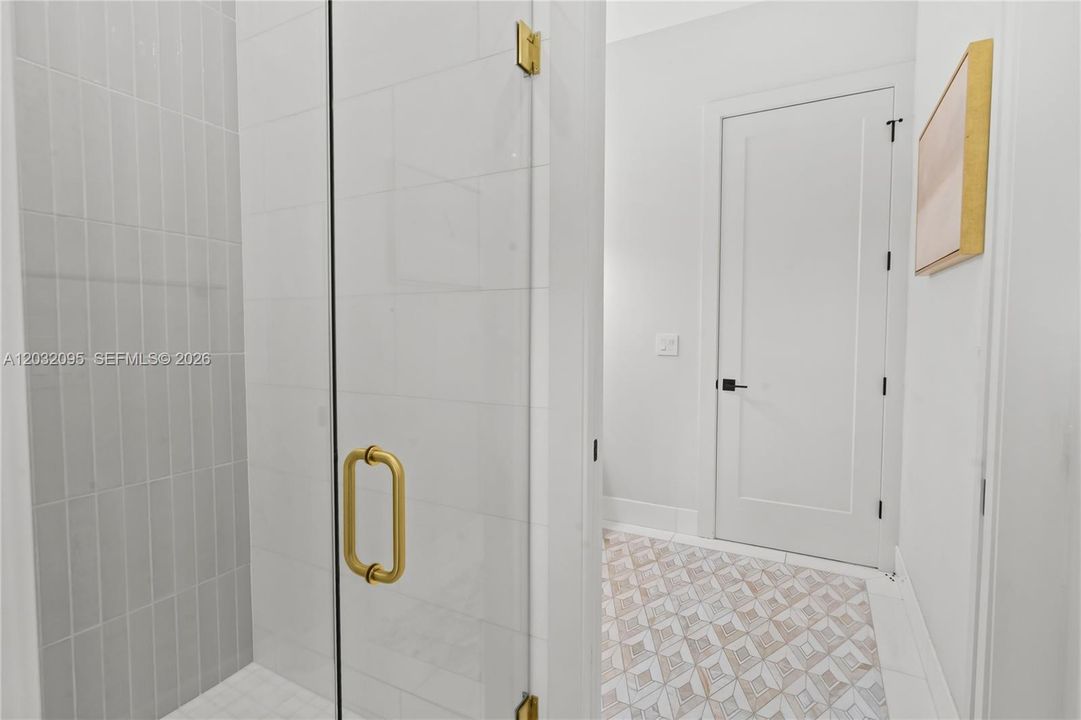 На продажу: $1,299,999 (5 спален, 3 ванн, 0 Квадратных фут)