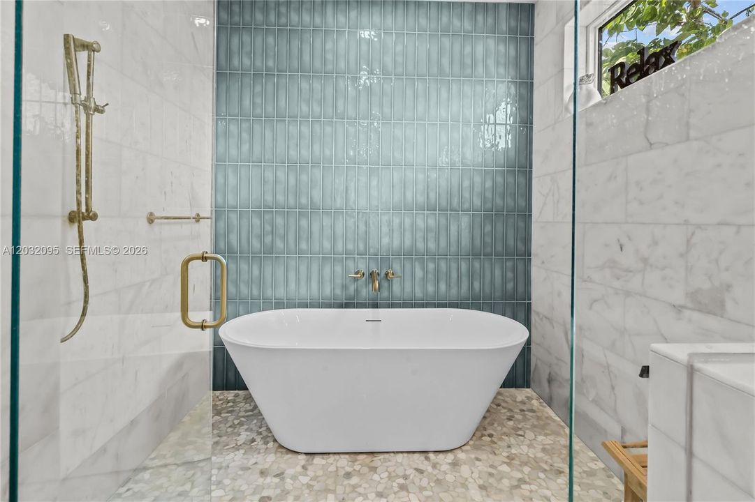На продажу: $1,299,999 (5 спален, 3 ванн, 0 Квадратных фут)