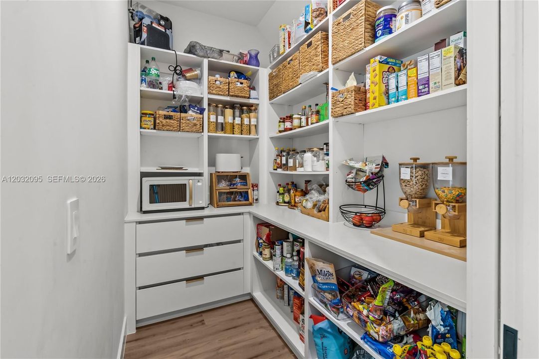 На продажу: $1,299,999 (5 спален, 3 ванн, 0 Квадратных фут)