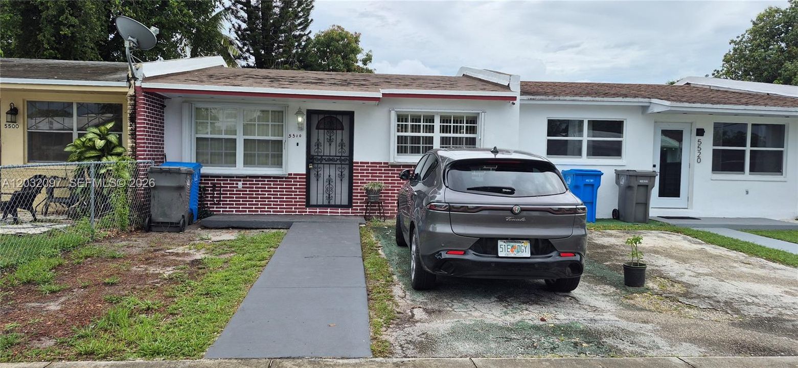 For Rent: $2,300 (2 beds, 1 baths, 822 Square Feet)