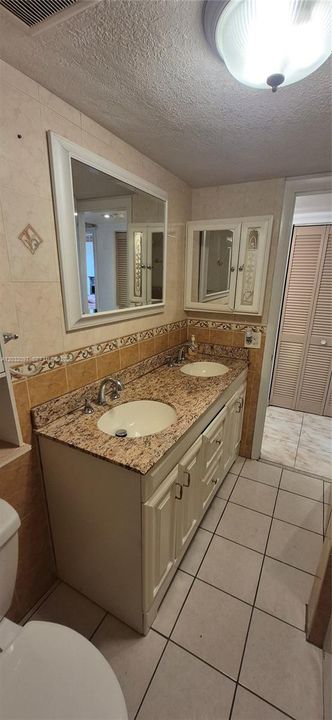 For Rent: $2,300 (2 beds, 1 baths, 822 Square Feet)
