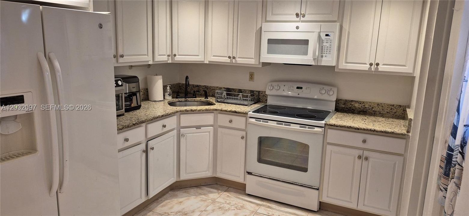 For Rent: $2,300 (2 beds, 1 baths, 822 Square Feet)