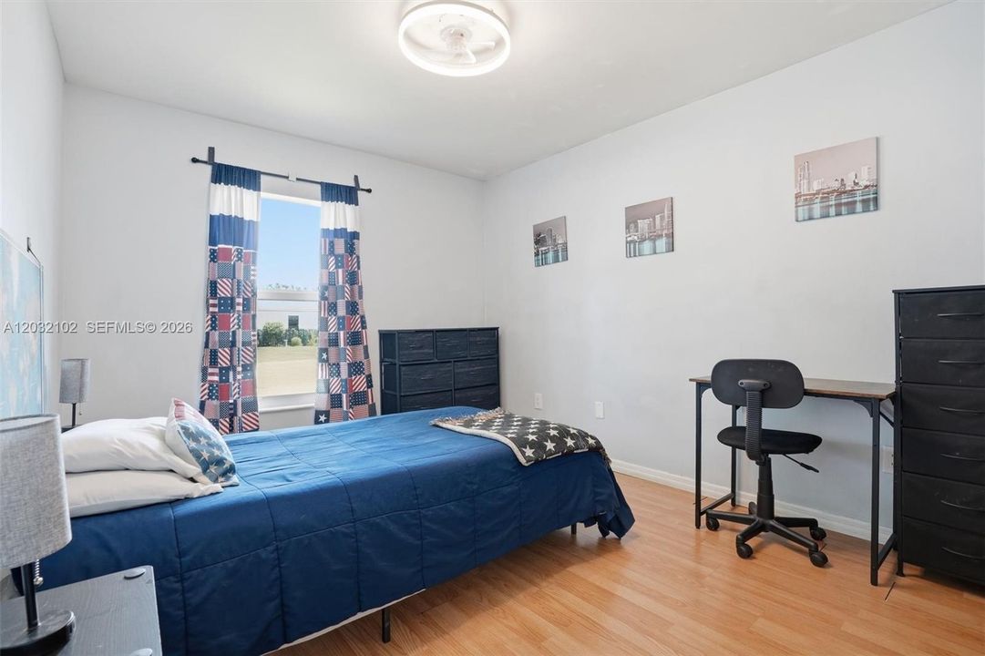 На продажу: $820,000 (4 спален, 2 ванн, 1684 Квадратных фут)