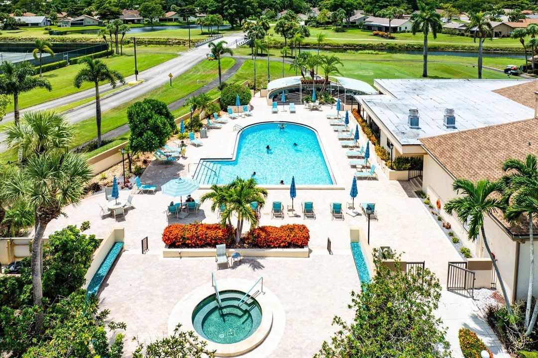 Country Club Whirlpool & Pool