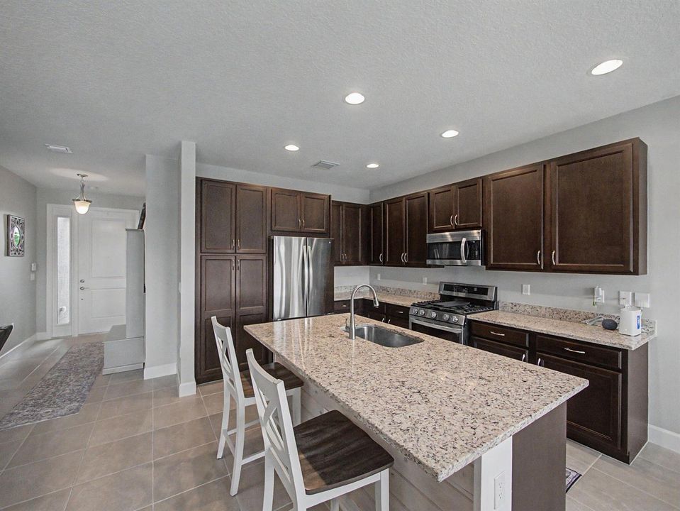 Kitchen/Entry