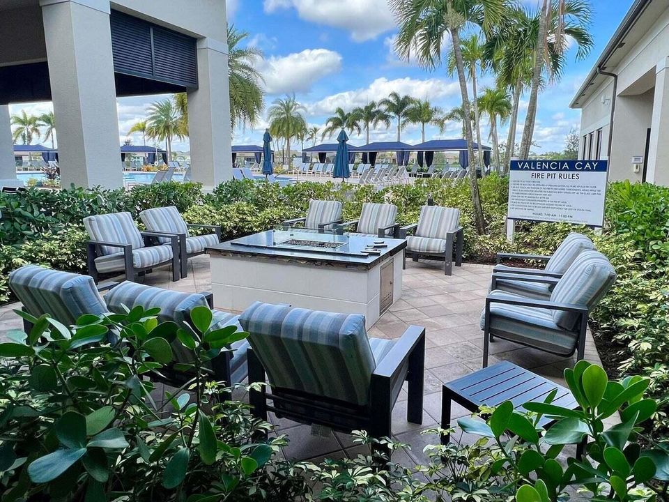 Valencia Cay Amenities