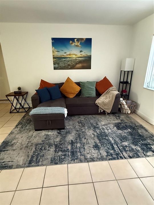 For Rent: $3,100 (3 beds, 2 baths, 1400 Square Feet)