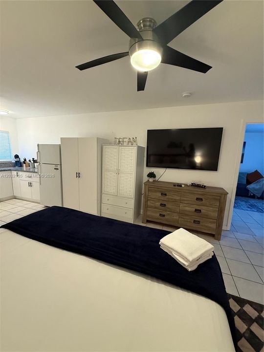 For Rent: $3,100 (3 beds, 2 baths, 1400 Square Feet)