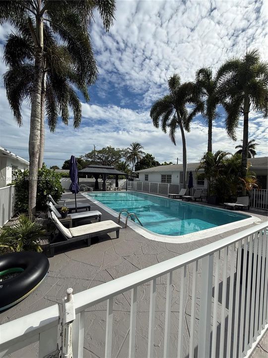 For Rent: $3,100 (3 beds, 2 baths, 1400 Square Feet)