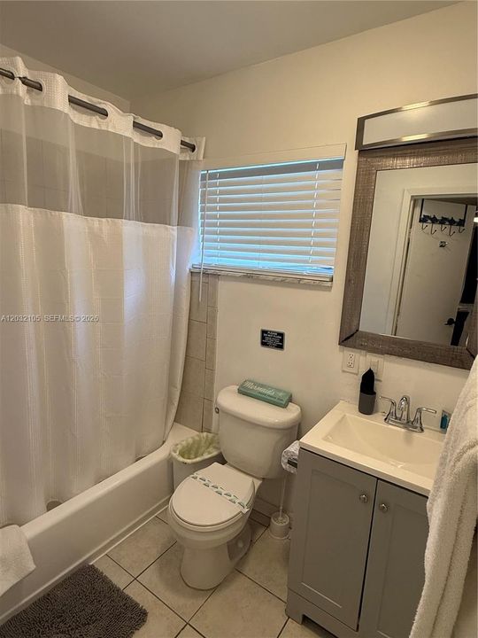 For Rent: $3,100 (3 beds, 2 baths, 1400 Square Feet)