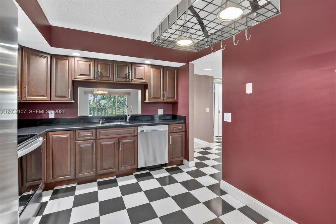 For Sale: $275,000 (2 beds, 2 baths, 1192 Square Feet)