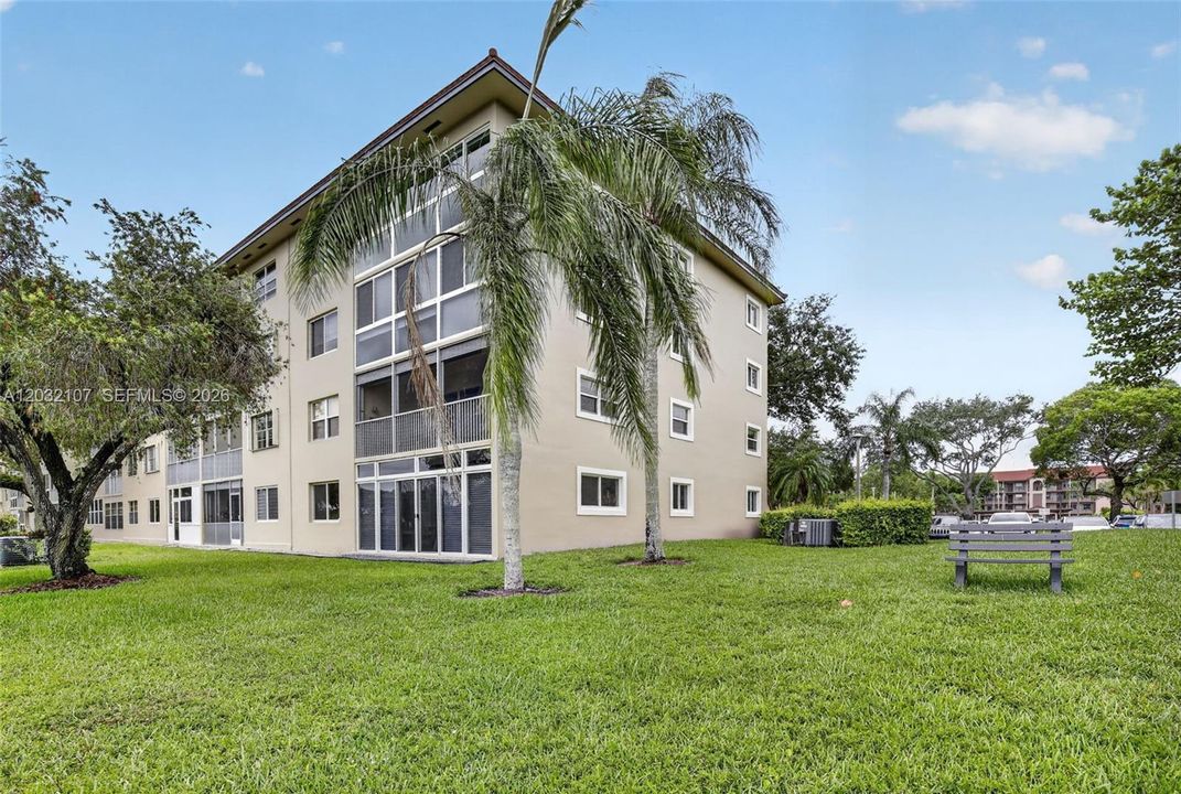 For Sale: $275,000 (2 beds, 2 baths, 1192 Square Feet)